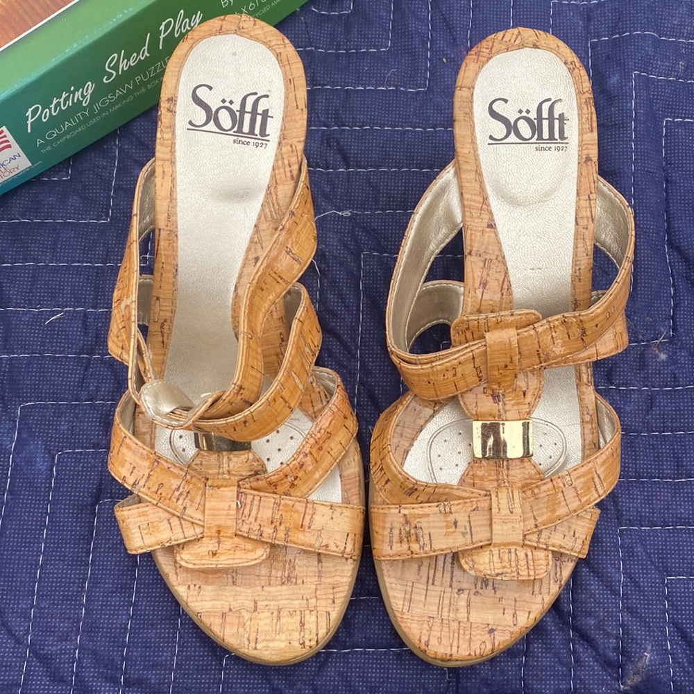 Mini heel sandals